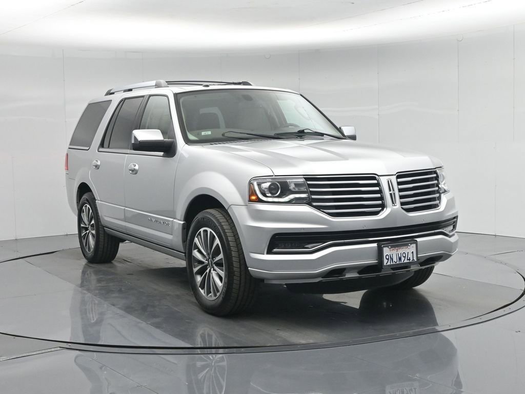 Used 2017 Lincoln Navigator Select image 1