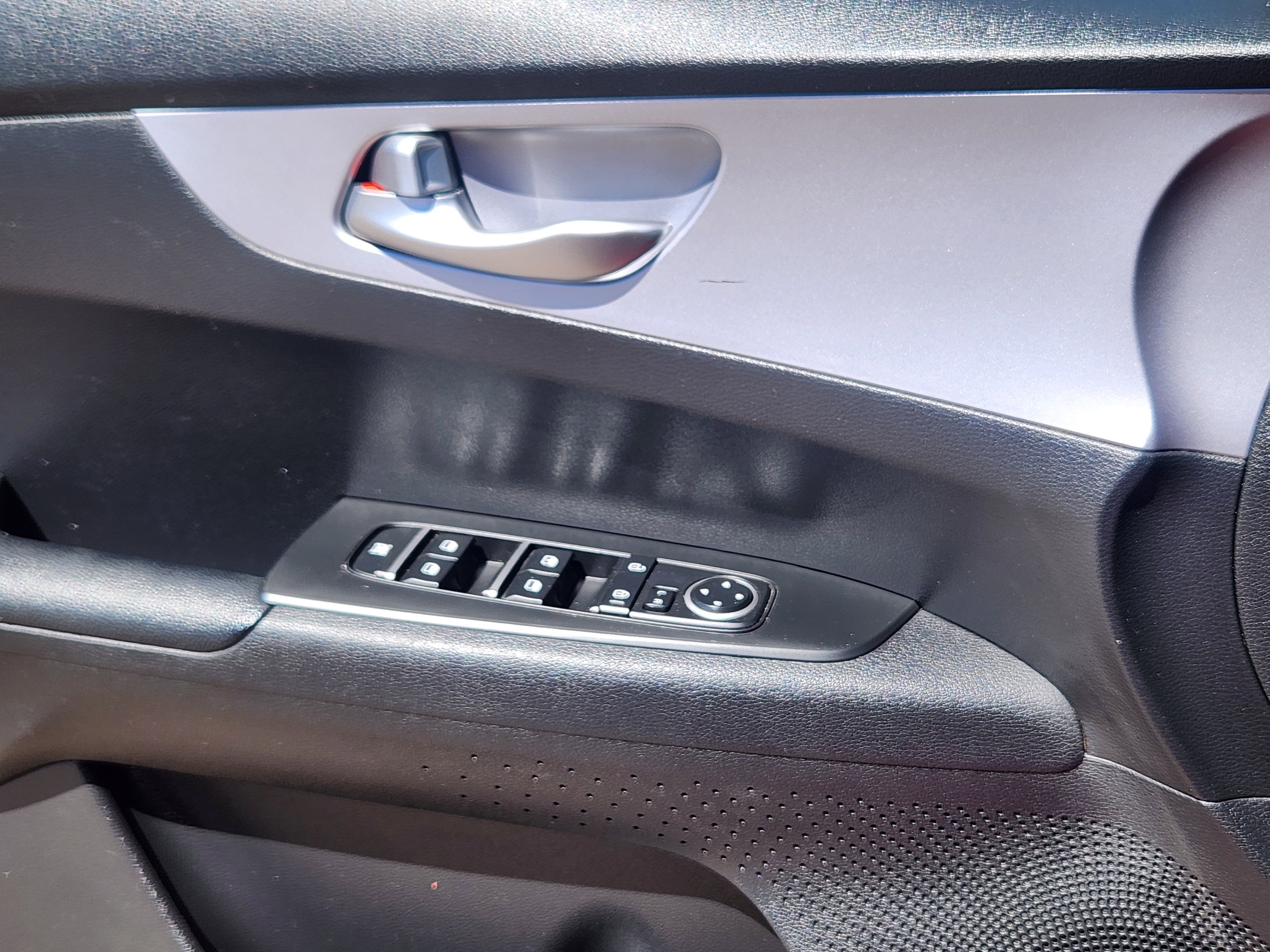 Used 2024 Kia Forte LXS FWD image 17