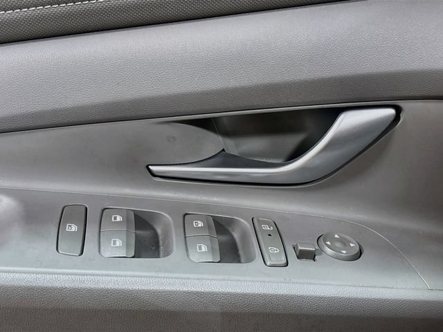 Used 2024 Hyundai Elantra SEL w/ Convenience Package FWD image 16