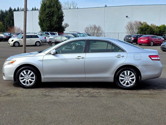 Used 2011 Toyota Camry LE image 4