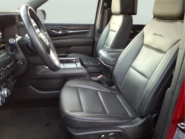 Used 2024 GMC Yukon XL Denali w/ Advanced Technology Package AWD/4WD image 6