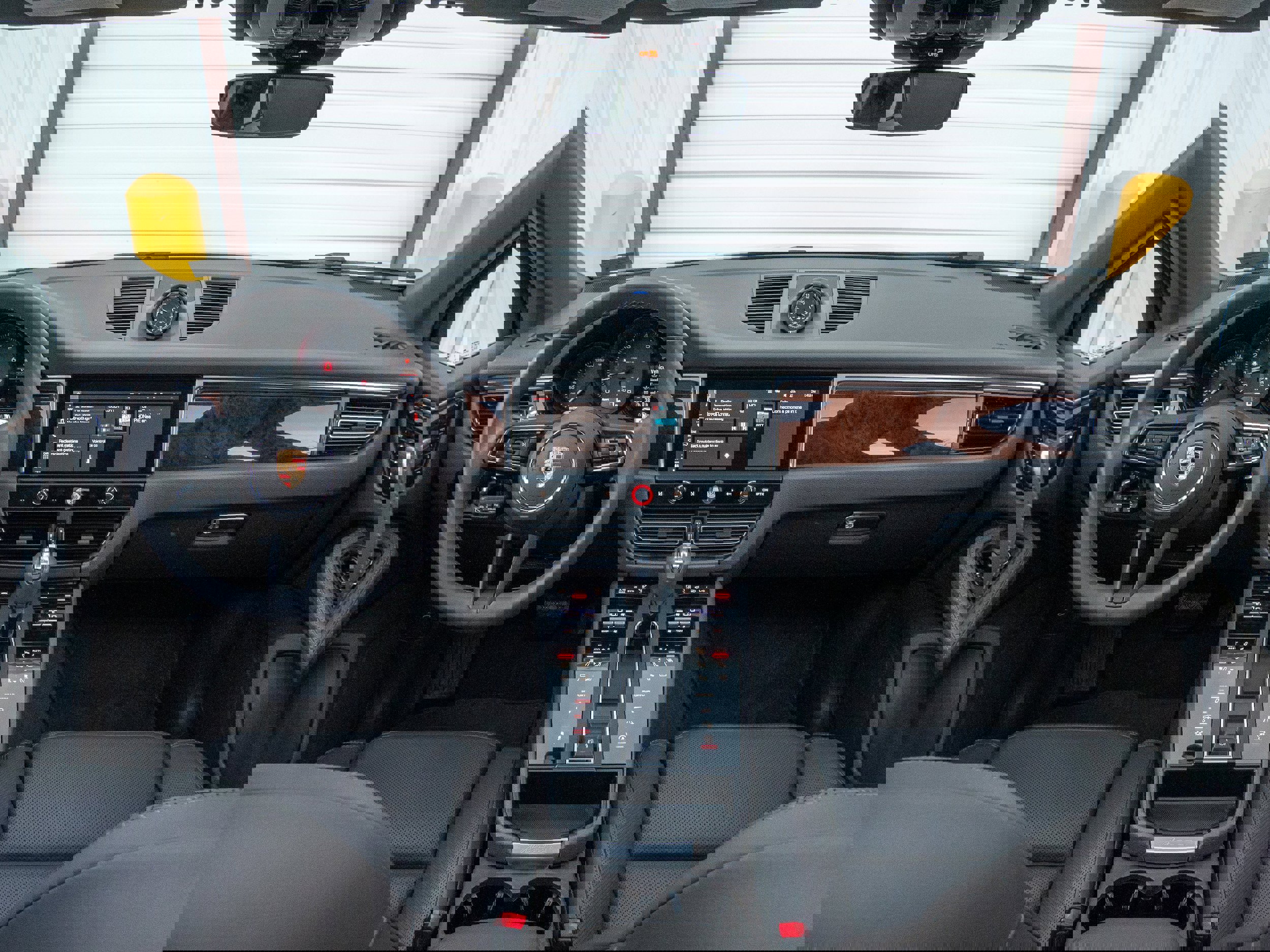 Used 2023 Porsche Macan image 24