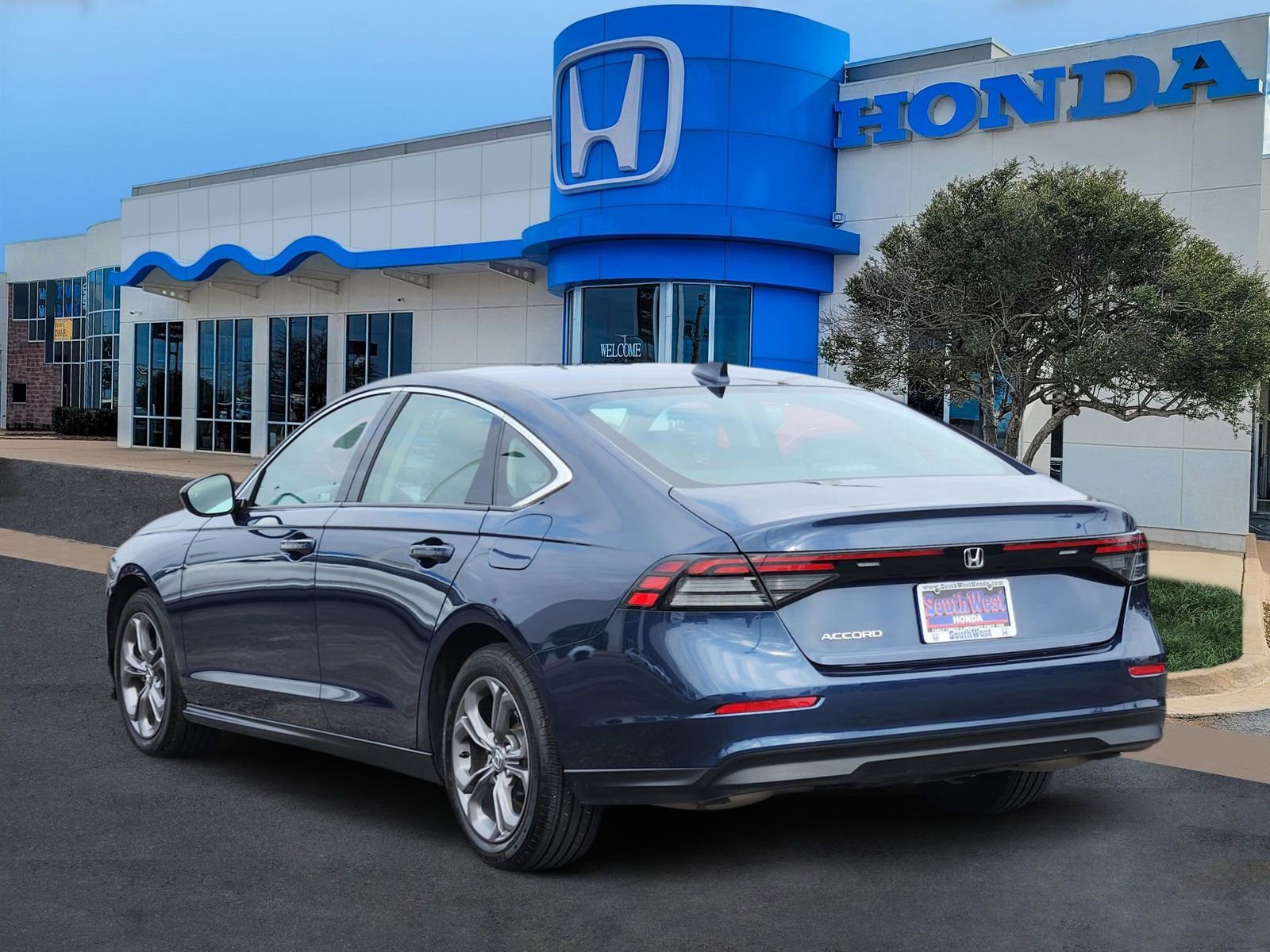 Used 2024 Honda Accord EX image 4