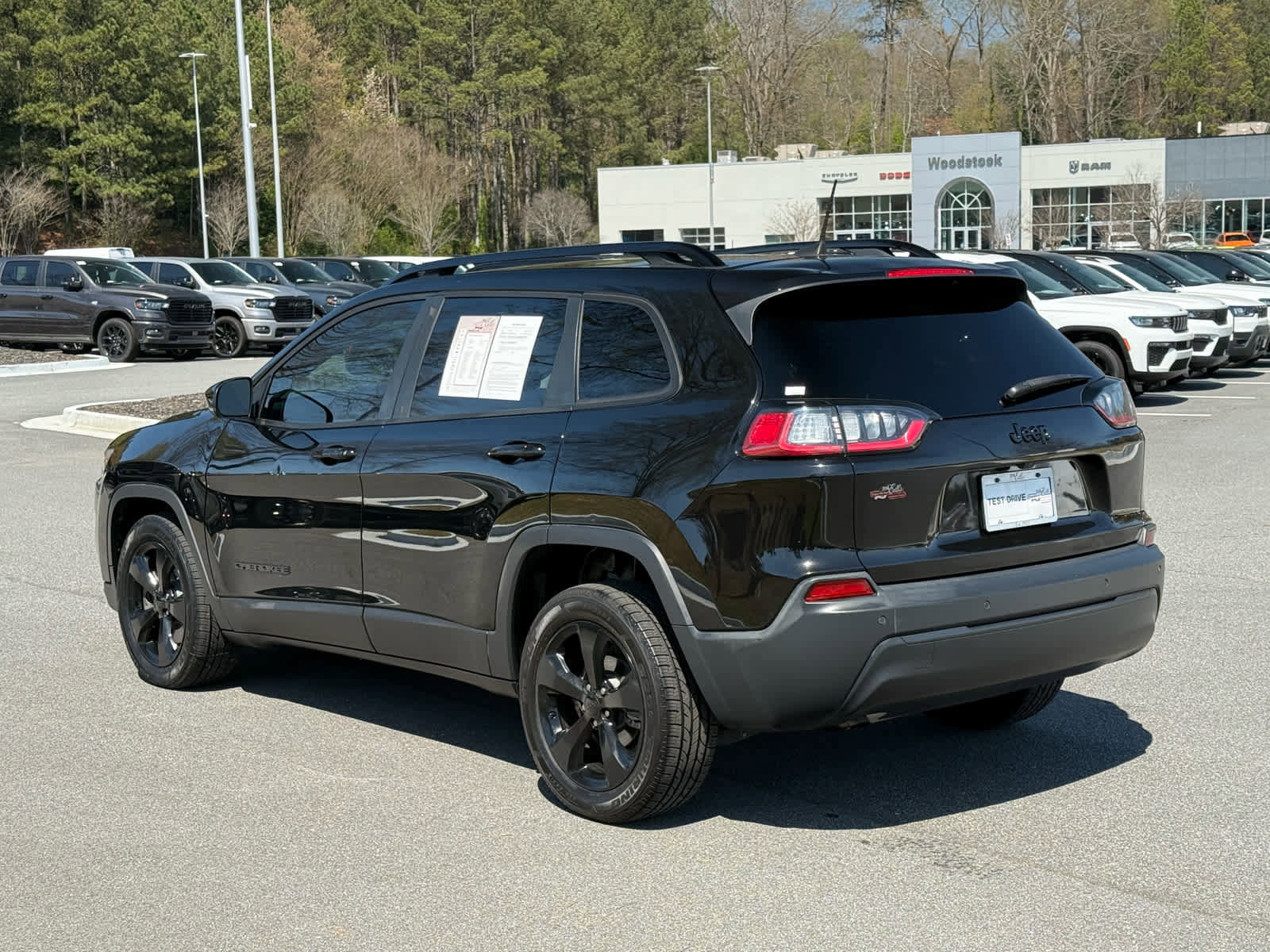 Used 2020 Jeep Cherokee Latitude Plus image 3