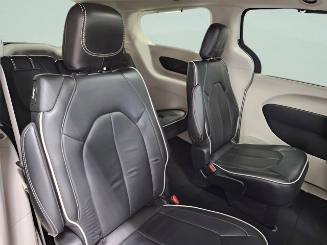 Used 2022 Chrysler Pacifica Limited AWD/4WD image 17