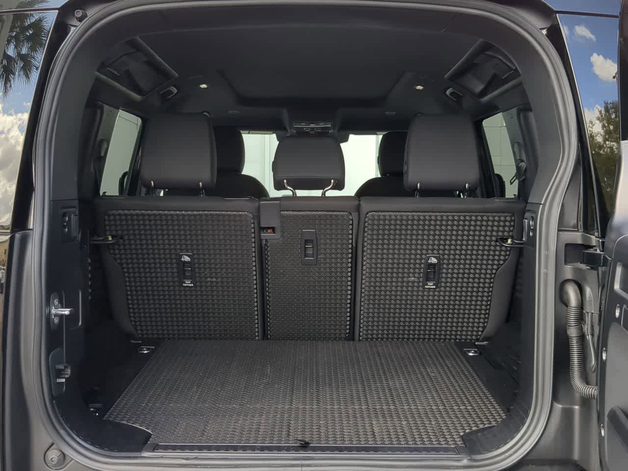 Used 2025 Land Rover Defender 110 S AWD/4WD image 36