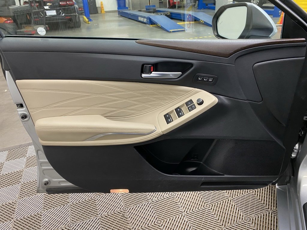 Used 2019 Toyota Avalon Limited w/ Advanced Safety Package image 22
