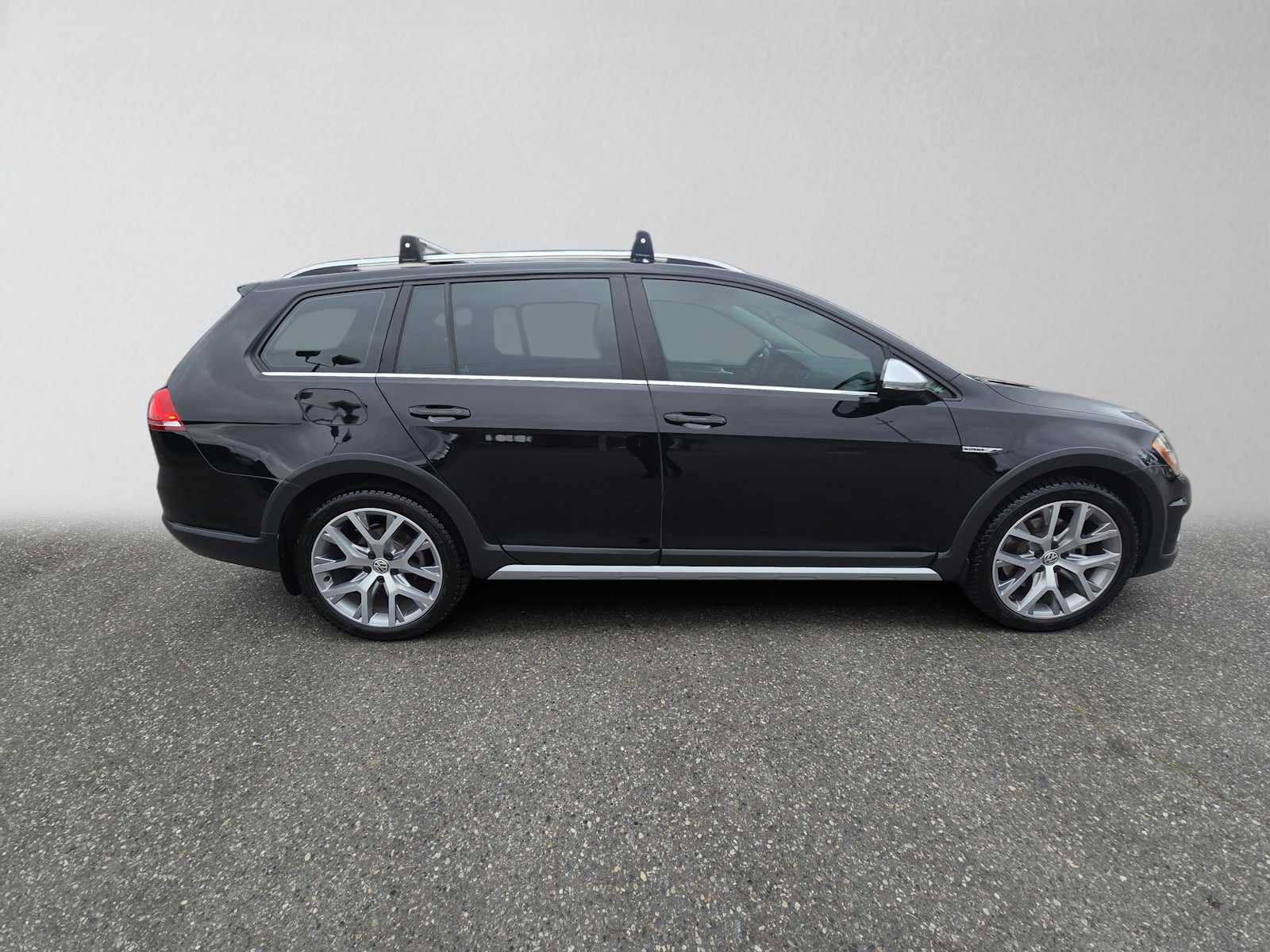 Used 2017 Volkswagen Golf Alltrack SEL AWD/4WD image 2