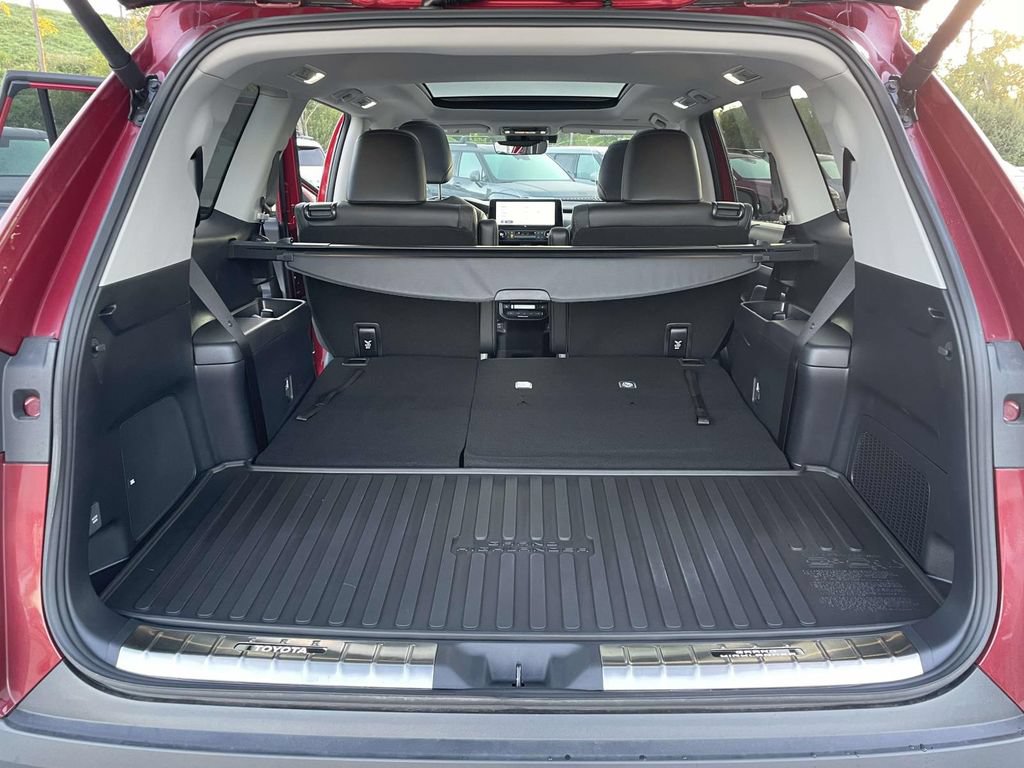 Used 2025 Toyota Grand Highlander AWD Hybrid image 30