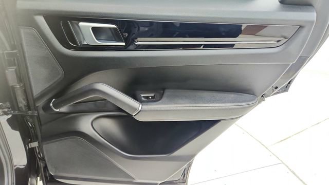 Used 2019 Porsche Cayenne image 27