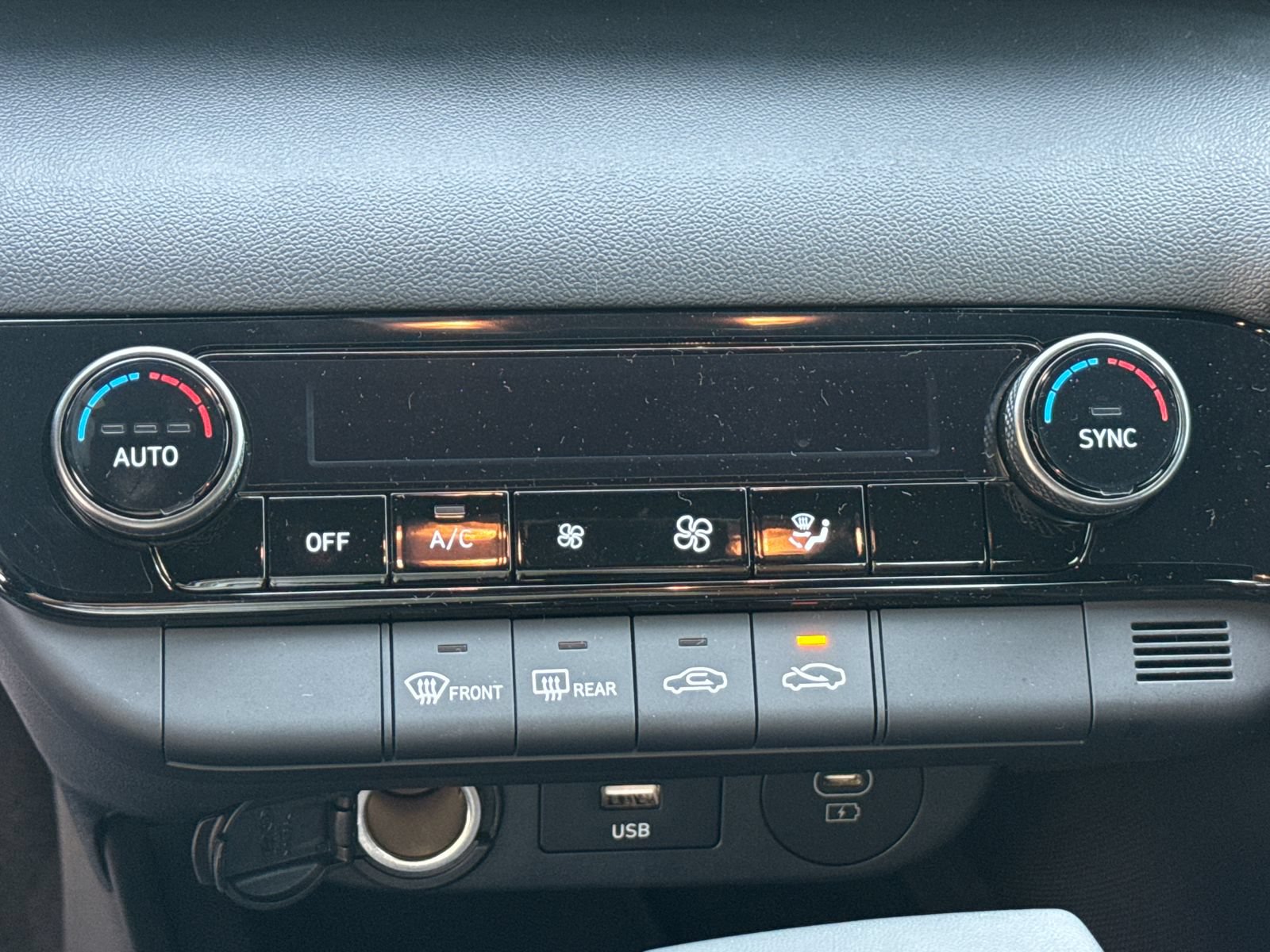 New 2025 Hyundai Elantra Sport FWD image 32