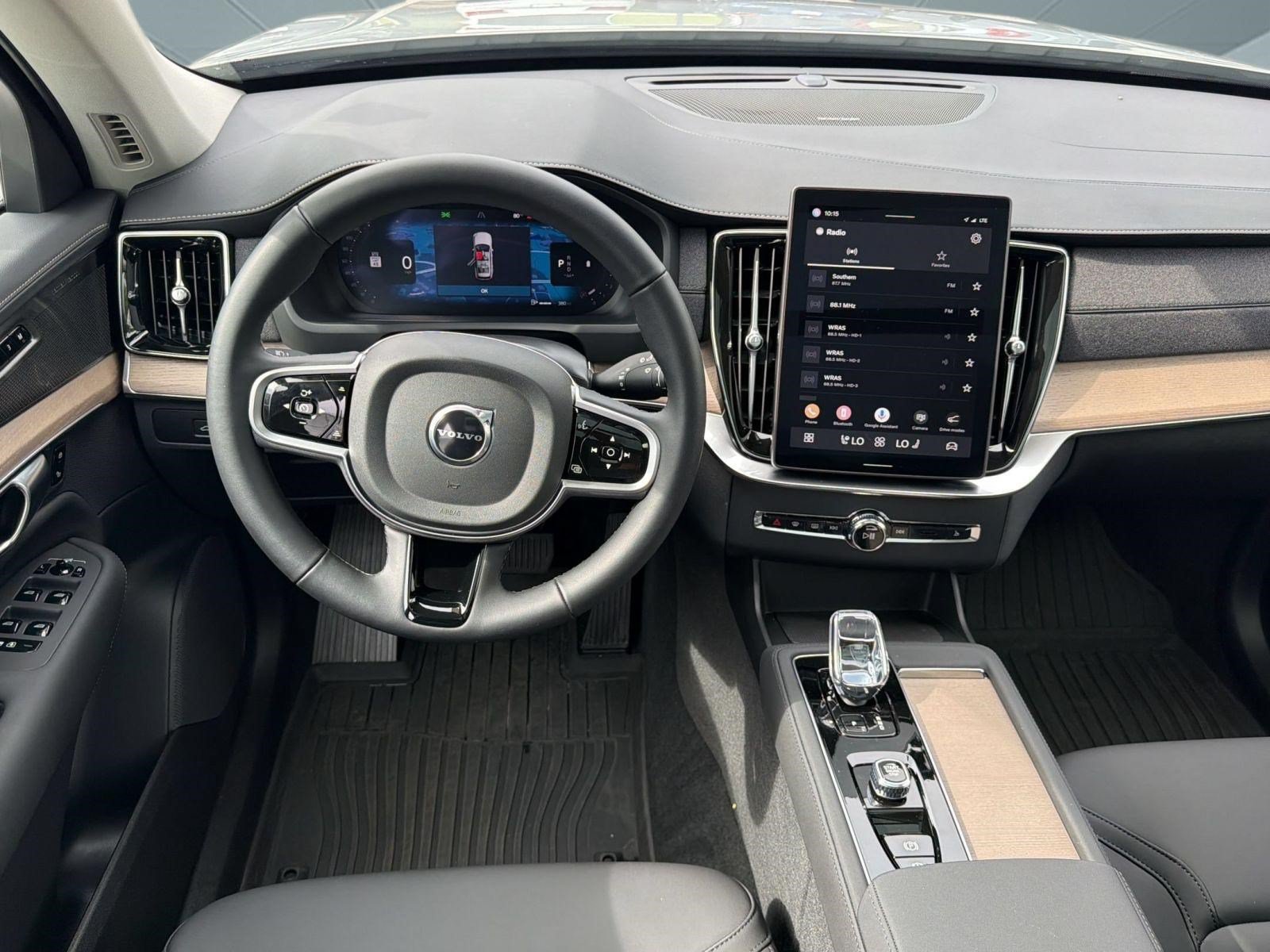 Certified 2025 Volvo XC90 B5 Plus AWD/4WD image 28