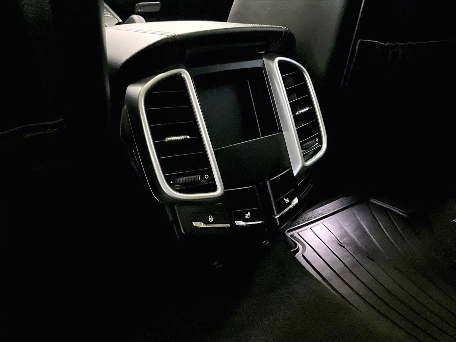 Used 2016 Porsche Cayenne Turbo image 30