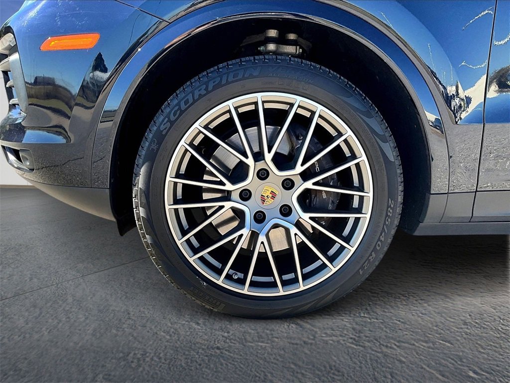 Used 2023 Porsche Cayenne Platinum Edition image 11