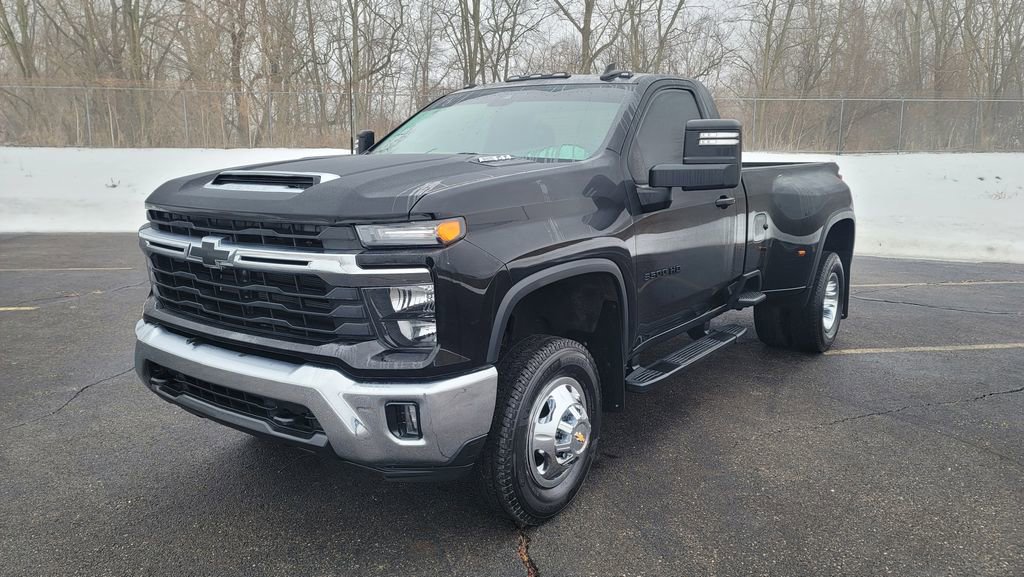Used 2024 Chevrolet Silverado 3500 LT w/ Convenience Package AWD/4WD image 5