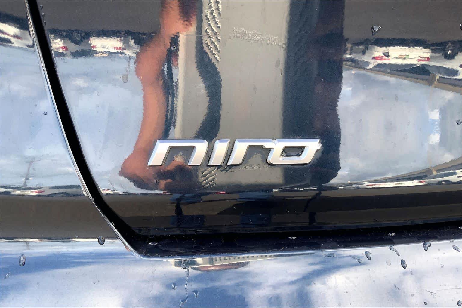 Used 2022 Kia Niro EX FWD image 7