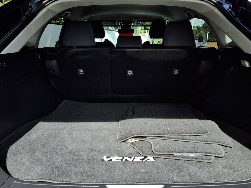 Certified 2021 Toyota Venza LE w/ Carpet Mat Package (TMS) image 19
