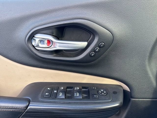 Used 2015 Jeep Cherokee Limited w/ Luxury Group image 11