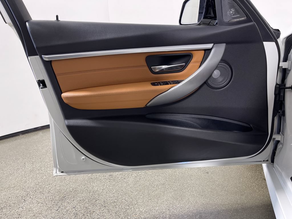 Used 2018 BMW 340i Sedan w/ Premium Package RWD image 19