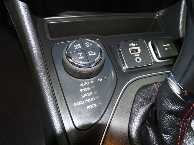 Used 2023 Jeep Cherokee Trailhawk w/ Premium Leather Package AWD/4WD image 12