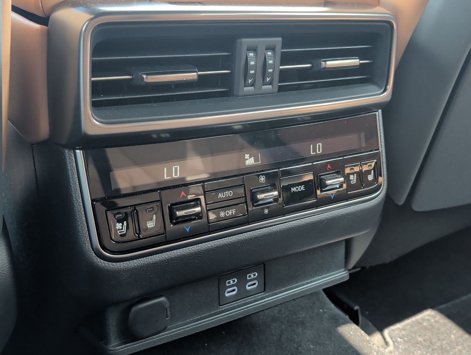 Certified 2026 Lexus LX 600 4WD w/ Accessory Package (Z1) image 26