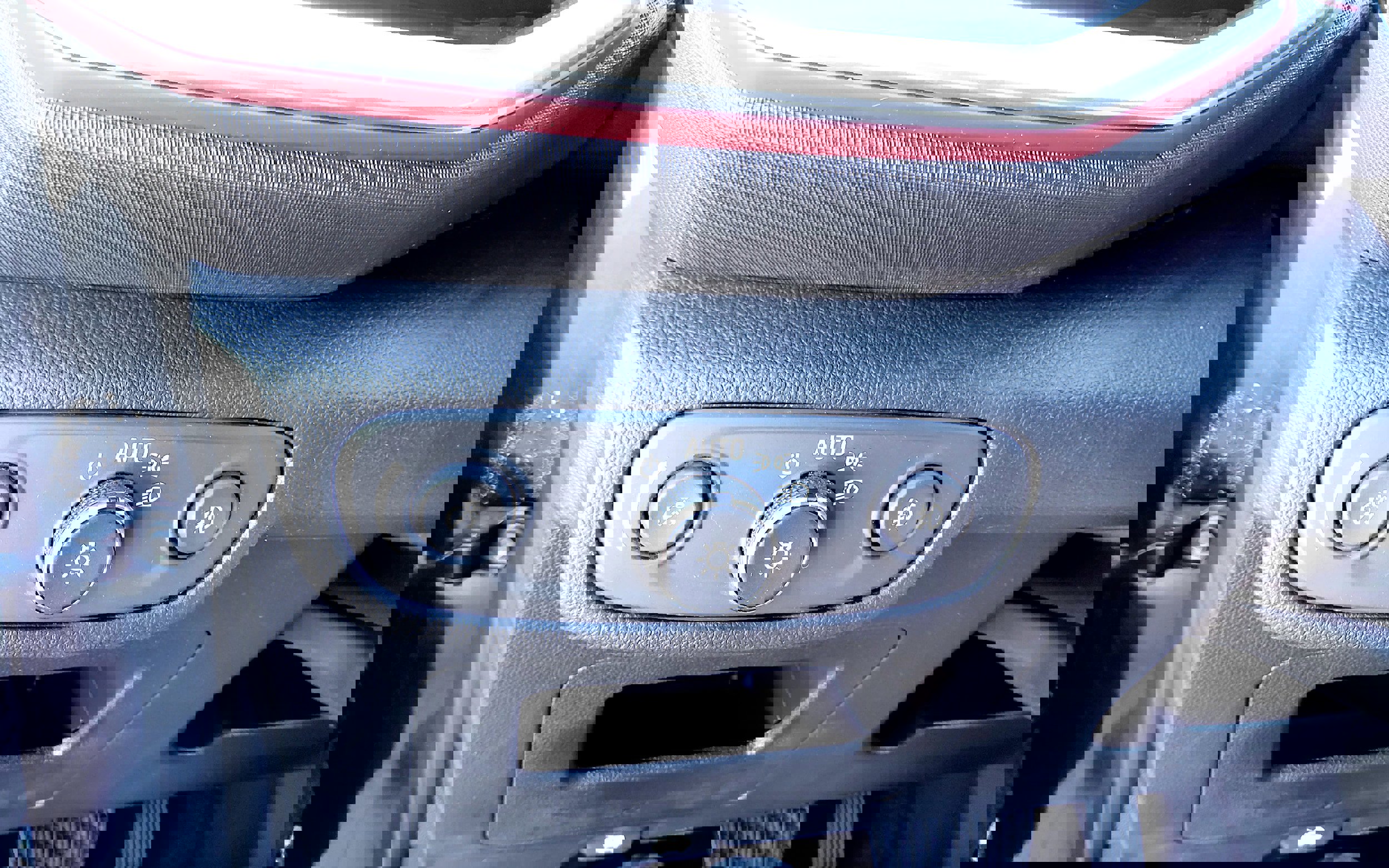 Used 2023 Chevrolet TrailBlazer RS w/ Convenience Package image 23