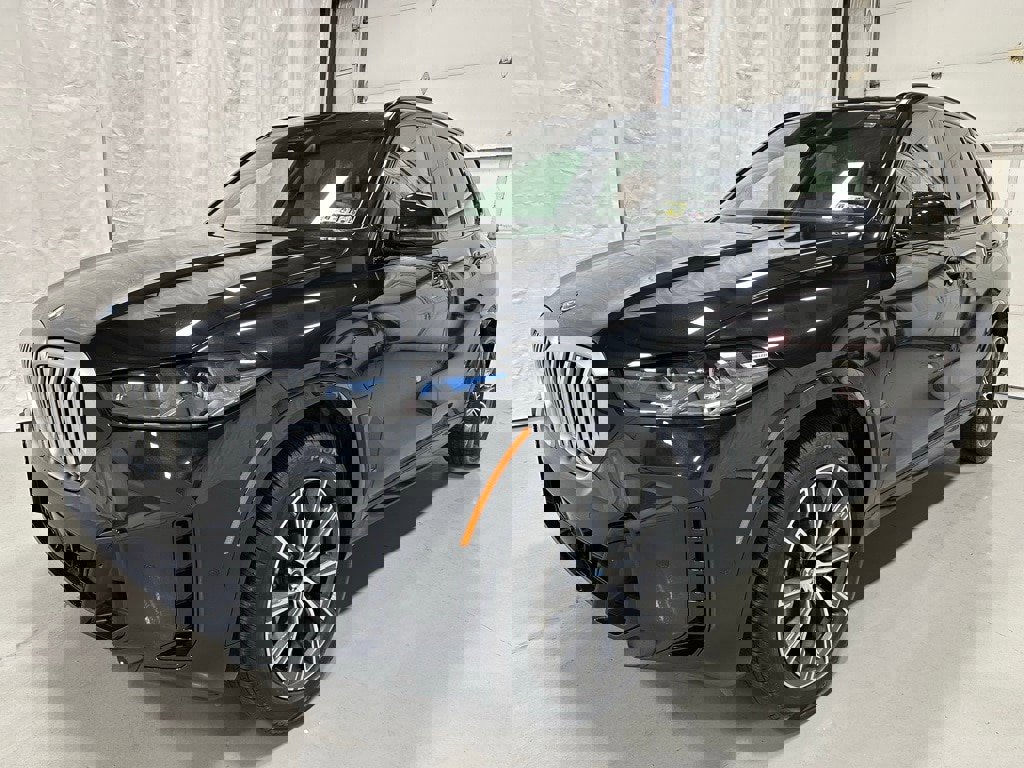 Used 2026 BMW X5 xDrive50e image 3