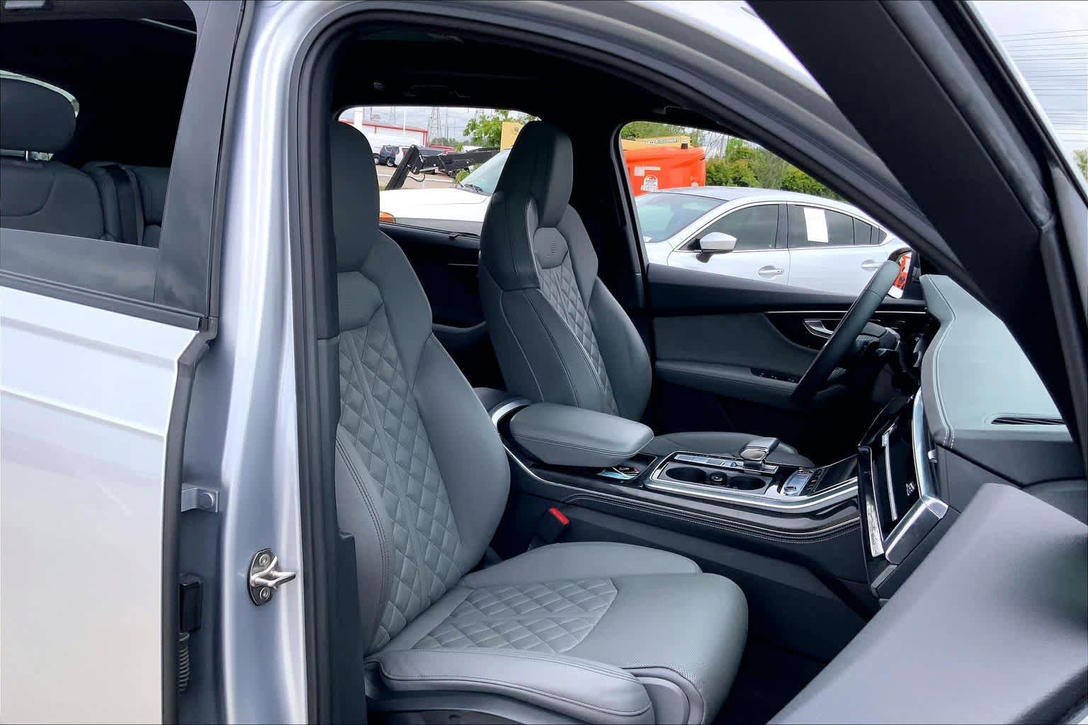 Used 2021 Audi SQ7 Prestige AWD/4WD image 8