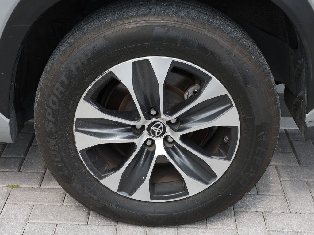 Used 2023 Toyota Highlander XLE FWD image 40