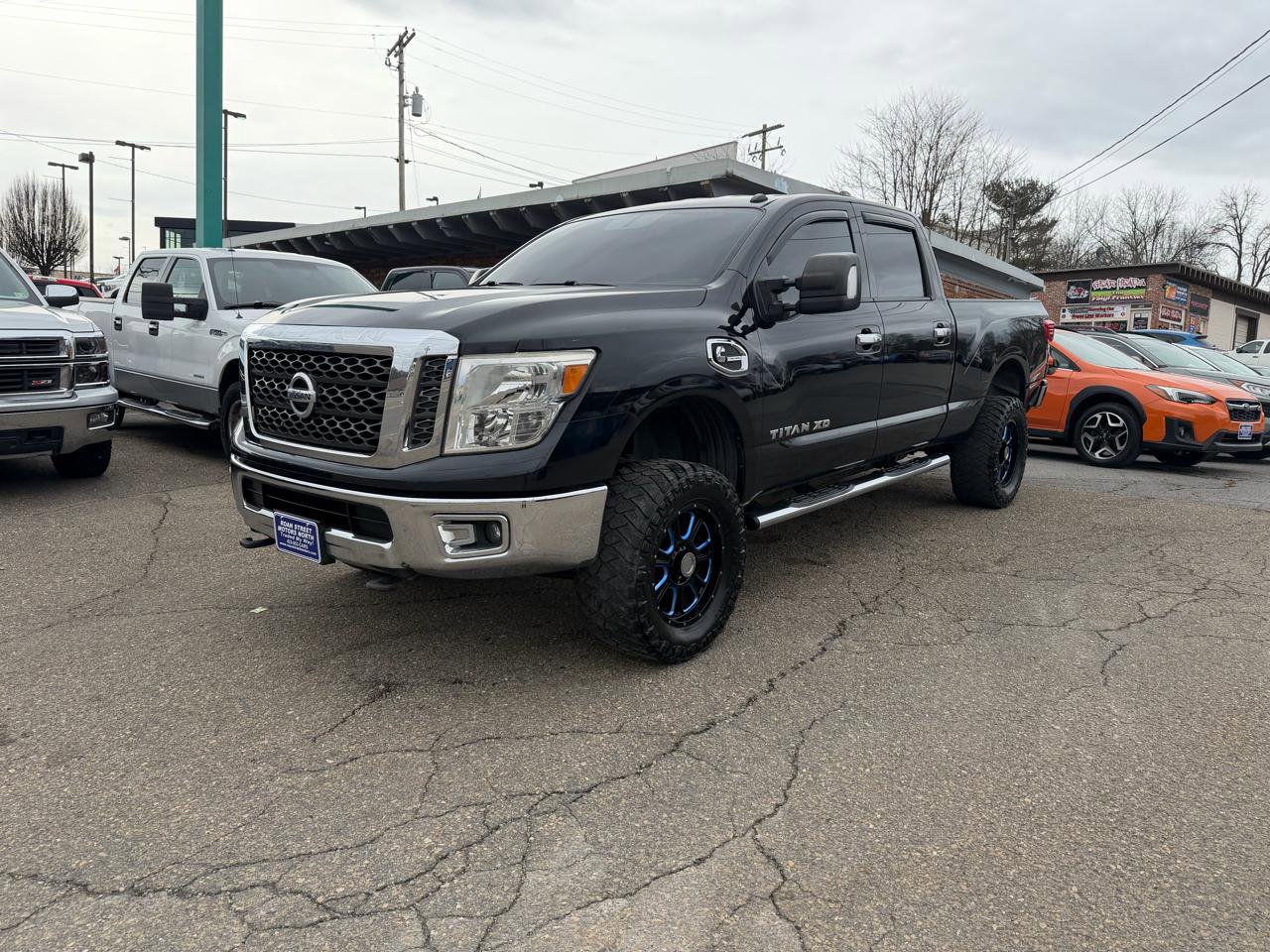 Used 2017 Nissan Titan SV AWD/4WD image 6