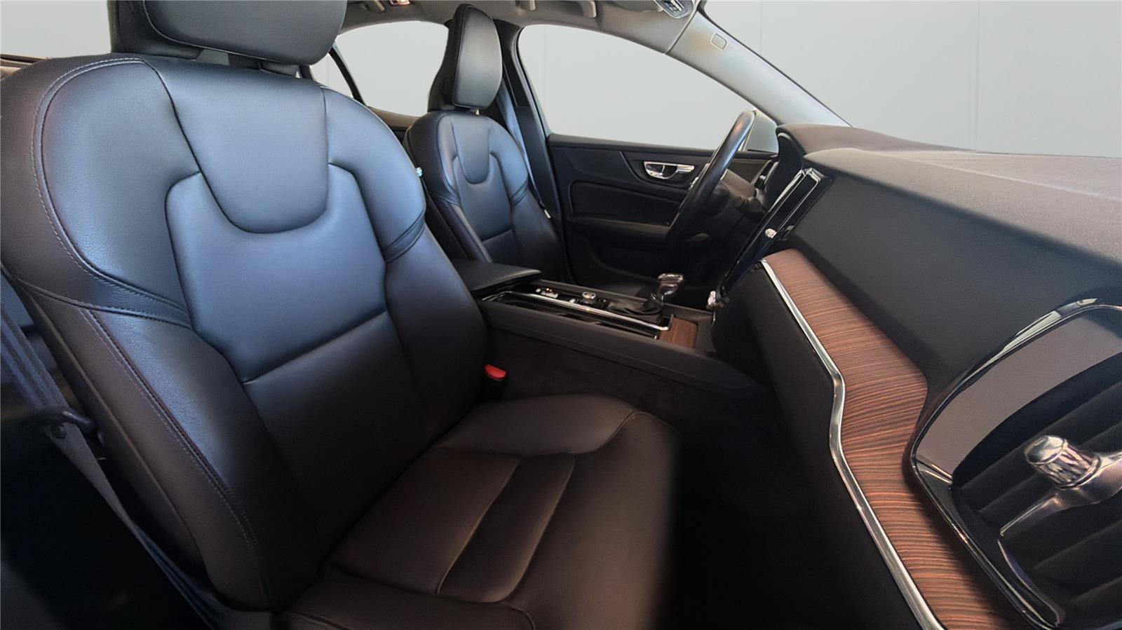 Used 2019 Volvo S60 T5 Momentum w/ Multimedia Package FWD image 14