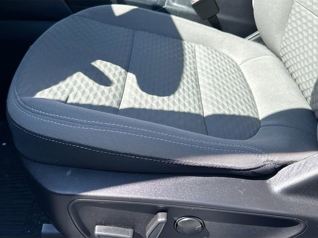 Used 2022 Ford Escape SE w/ SE Sport Appearance Package image 17