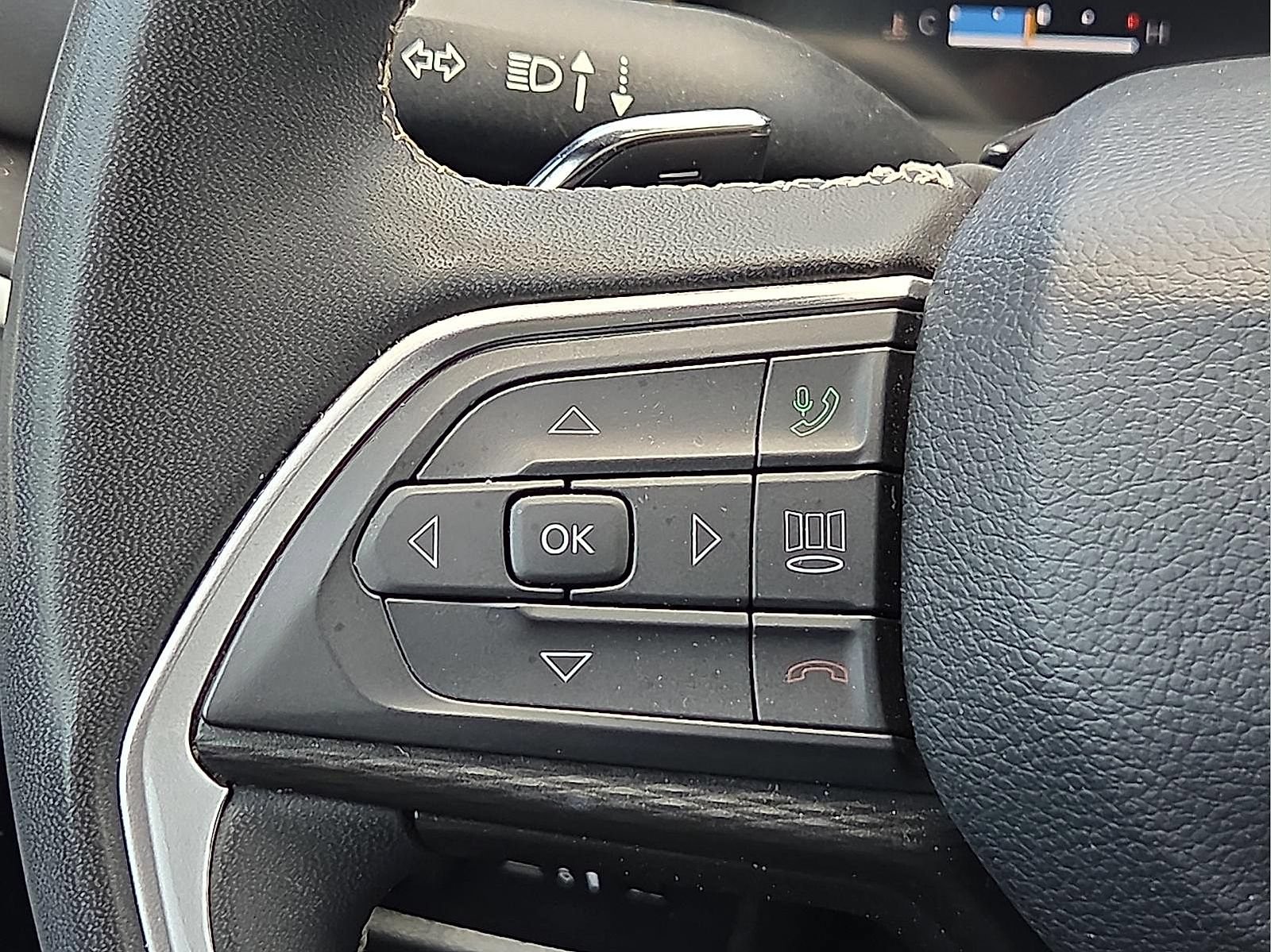 Used 2024 Jeep Grand Cherokee Altitude AWD/4WD image 21
