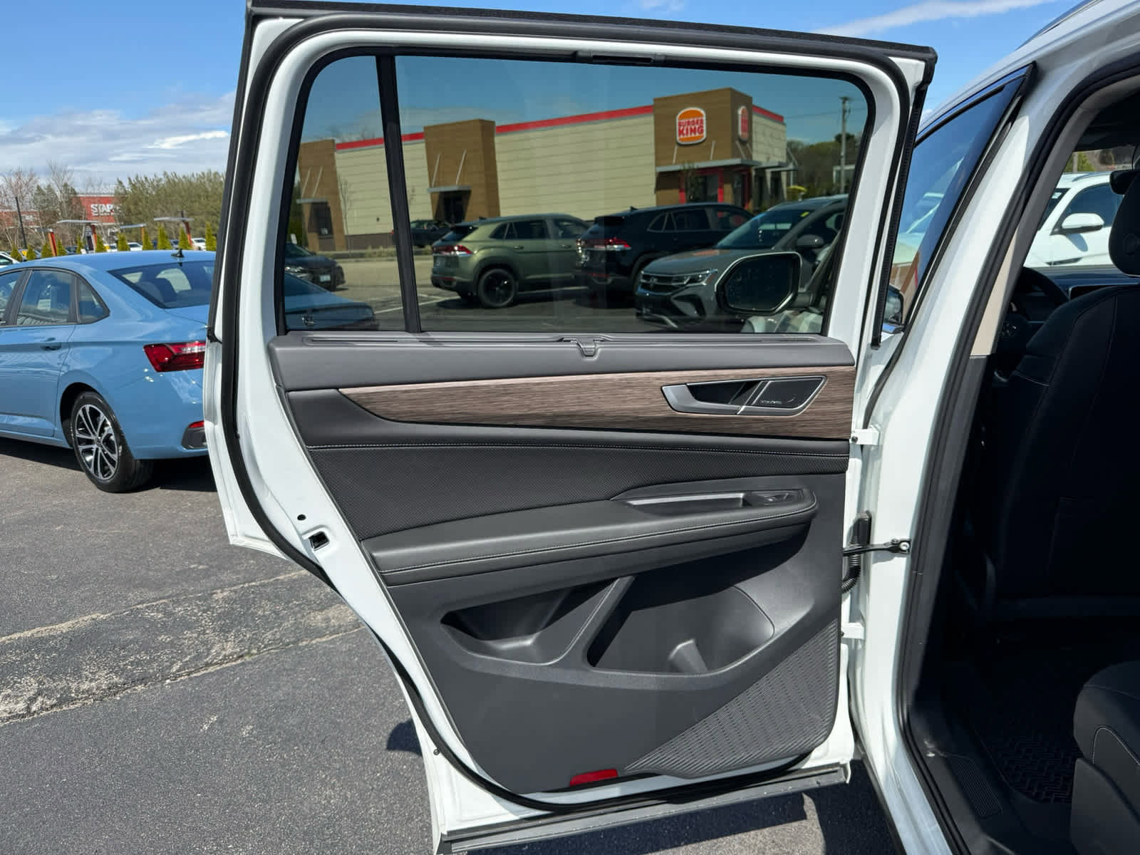 Used 2026 Volkswagen Atlas SEL Premium R-Line AWD/4WD image 18