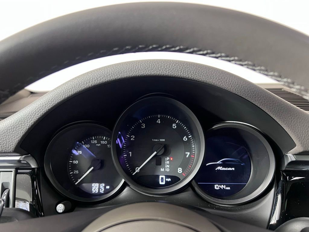 Certified 2025 Porsche Macan image 33