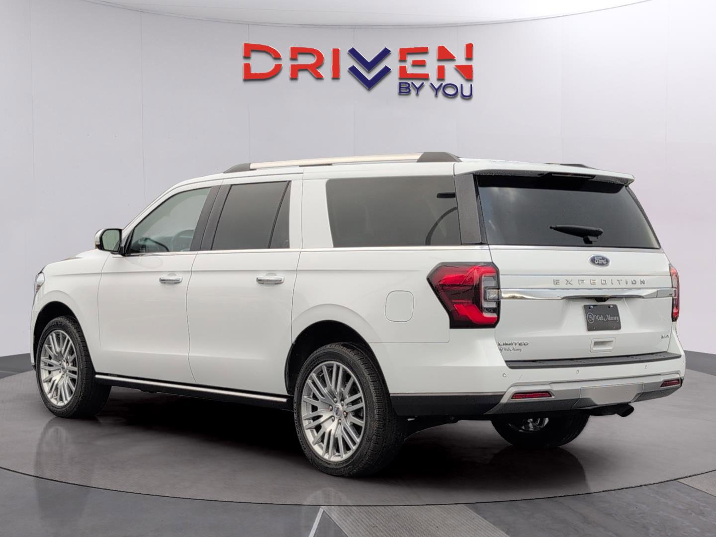 Used 2024 Ford Expedition Max Limited AWD/4WD image 2