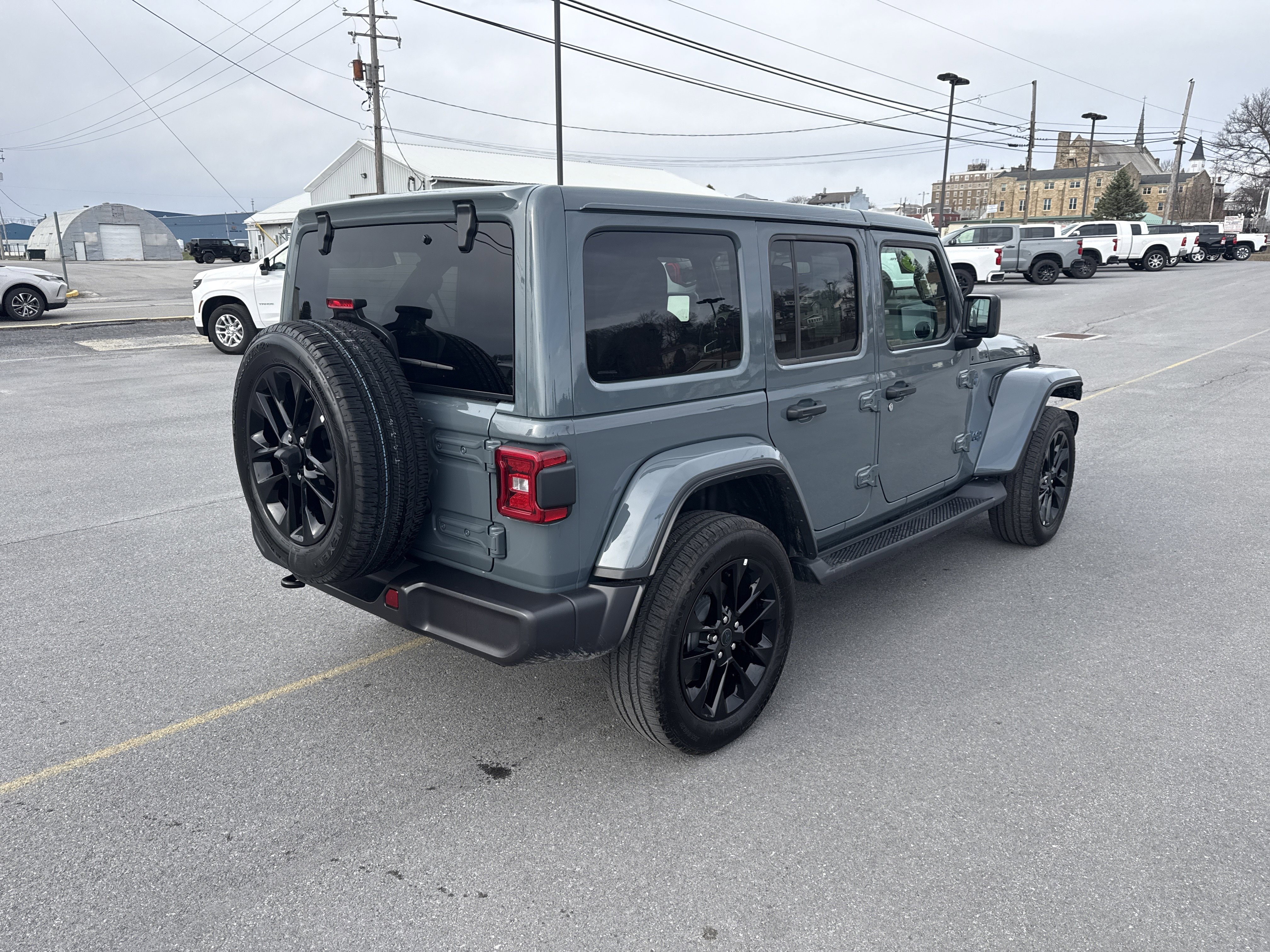 Used 2025 Jeep Wrangler Sahara image 3