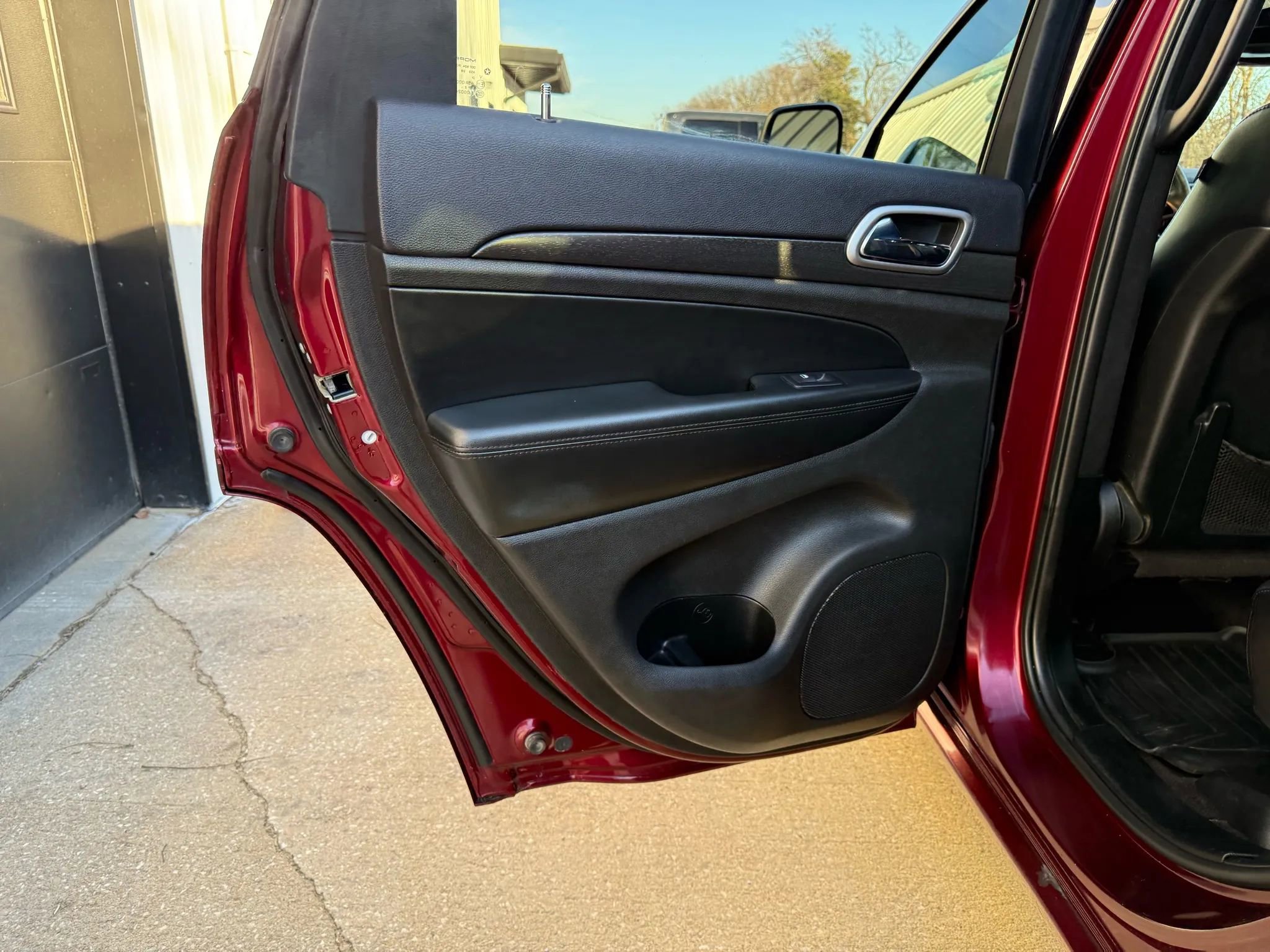 Used 2018 Jeep Grand Cherokee Altitude image 12