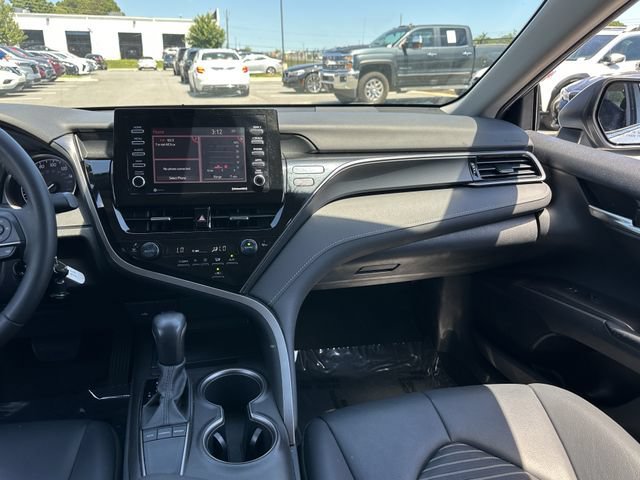 Used 2022 Toyota Camry SE FWD image 13