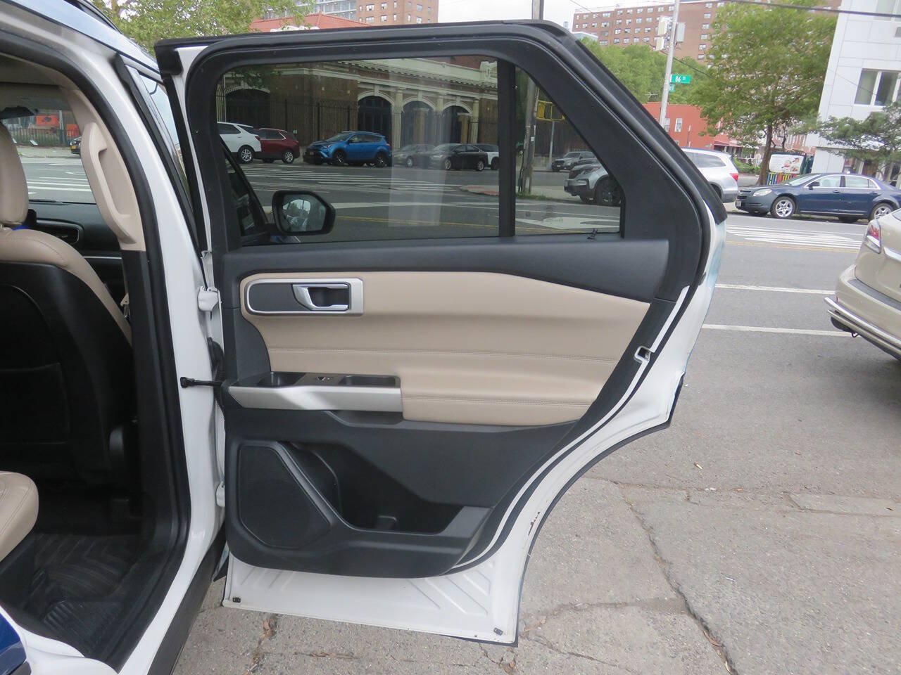 Used 2020 Ford Explorer XLT w/ Equipment Group 202A AWD/4WD image 36