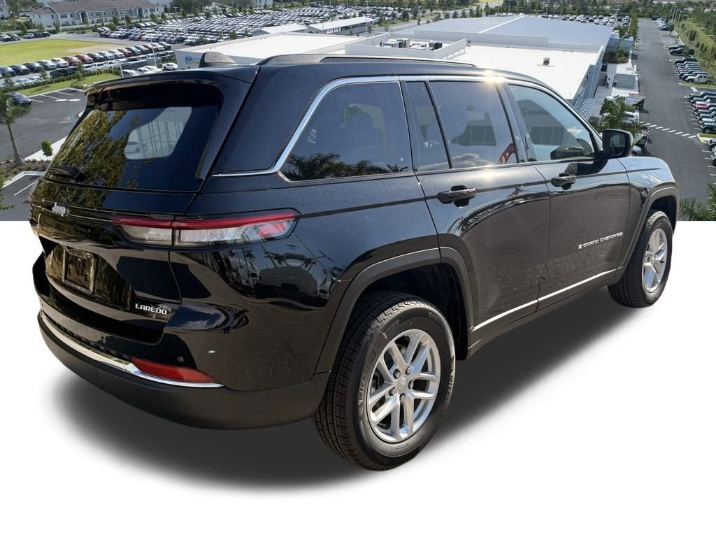 New 2026 Jeep Grand Cherokee Laredo image 4