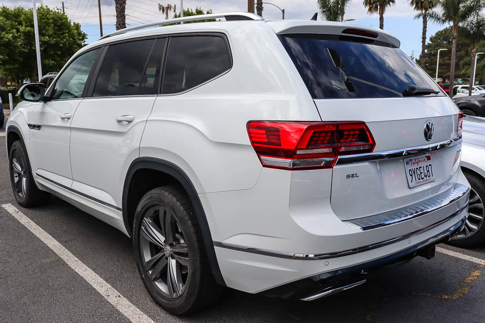 Used 2019 Volkswagen Atlas SEL R-Line FWD image 5