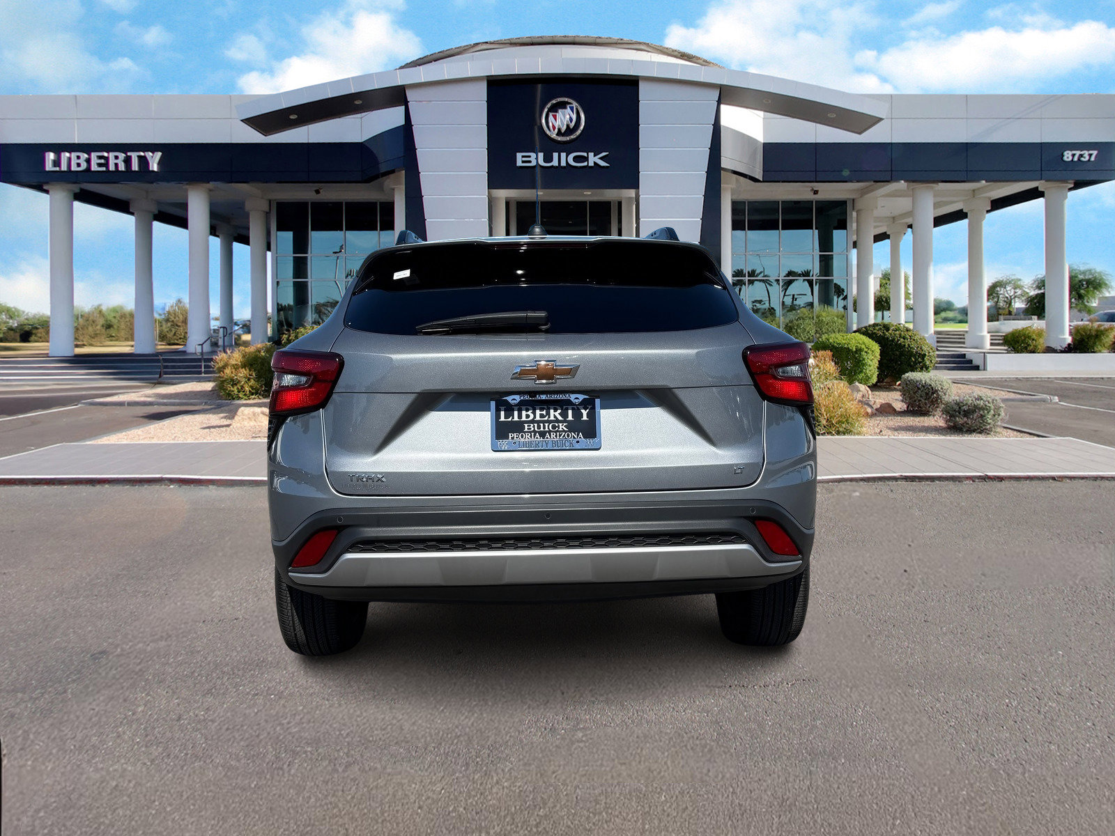 Used 2025 Chevrolet Trax LT w/ Driver Confidence Package image 4