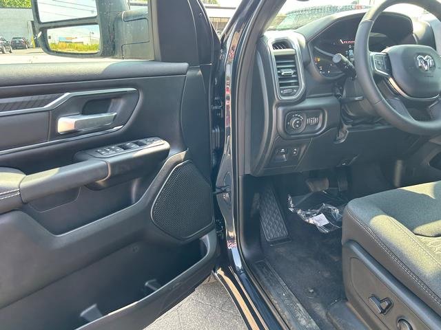 New 2026 RAM 1500 4x4 Crew Cab image 9