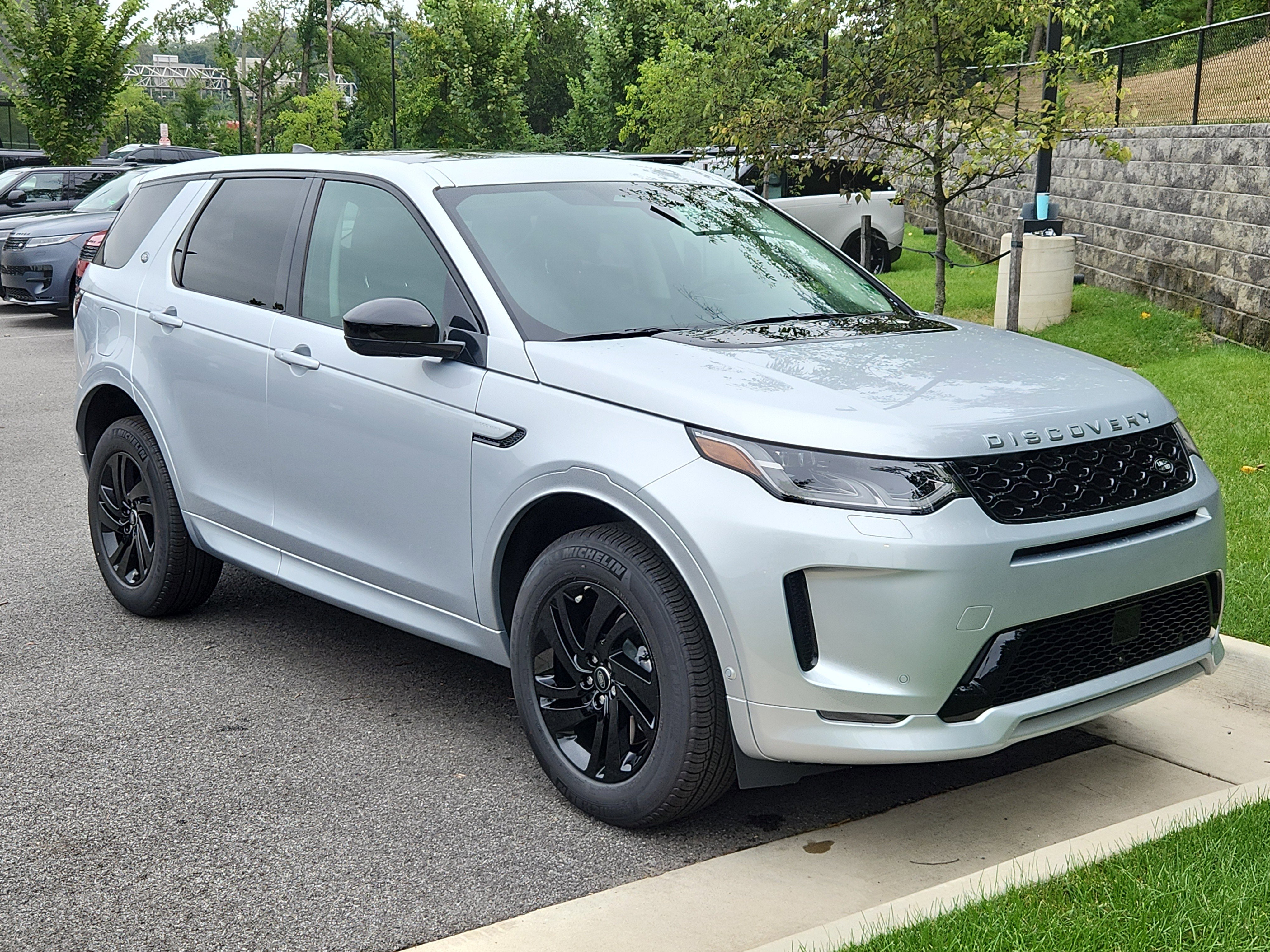 Used 2025 Land Rover Discovery Sport S image 10