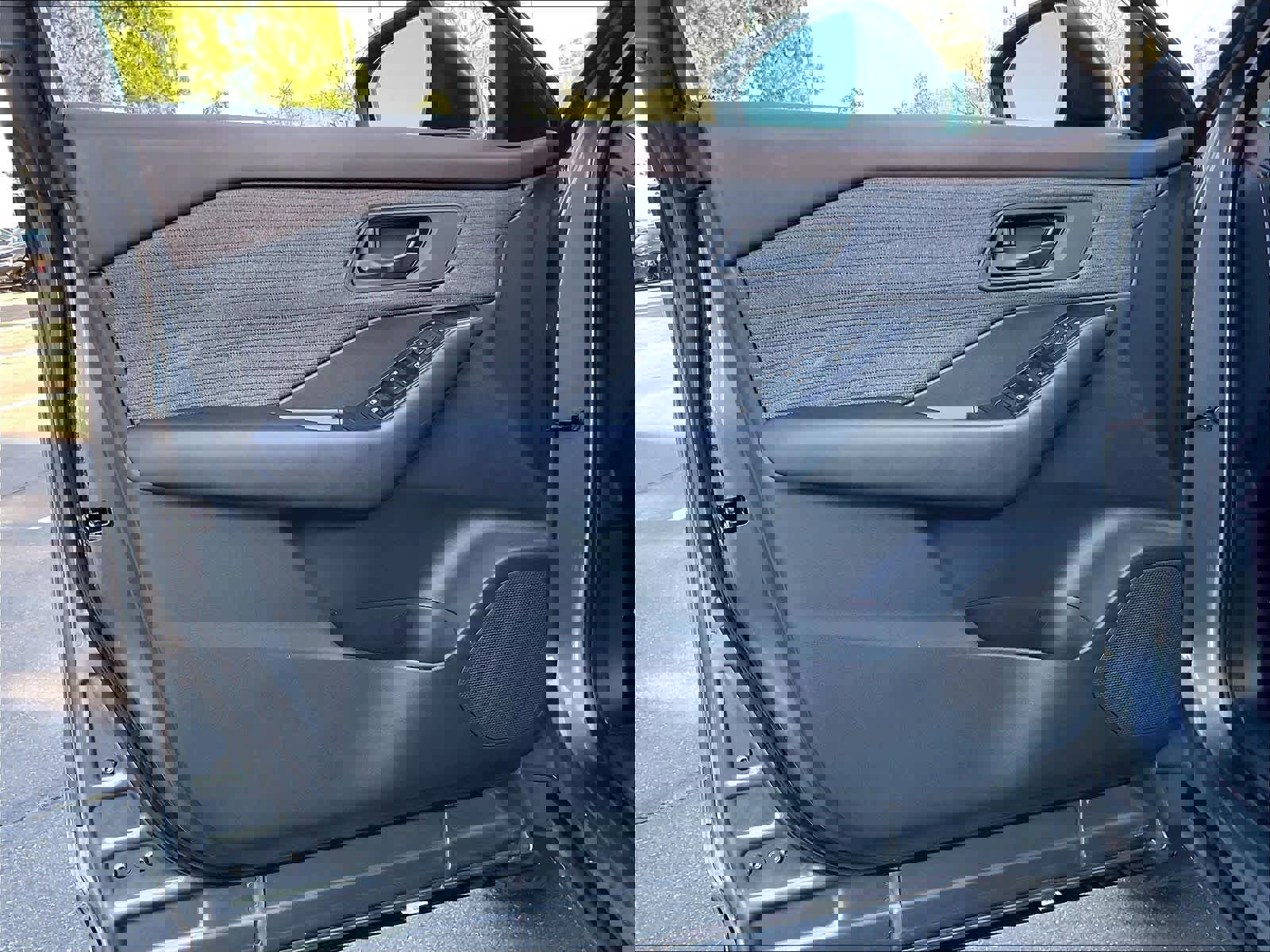 Used 2023 Nissan Rogue S image 24