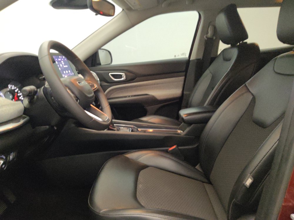 Used 2022 Jeep Compass Latitude FWD image 17