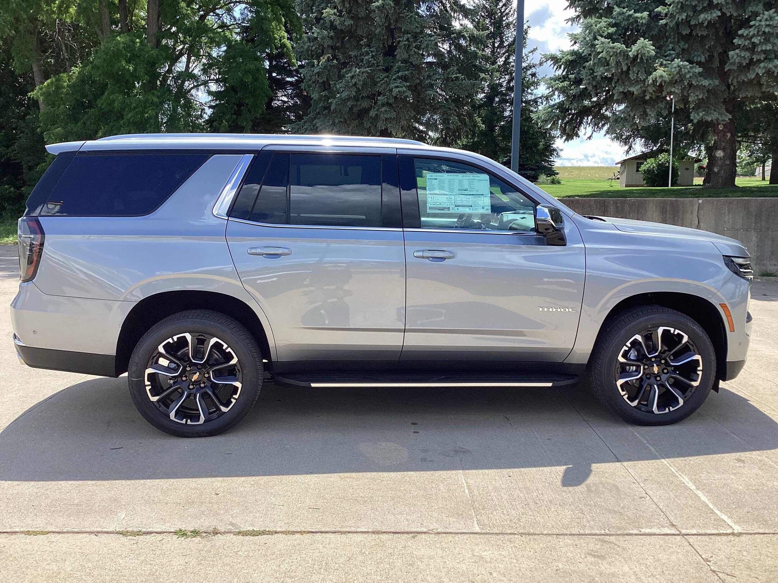 New 2026 Chevrolet Tahoe Premier w/ Sun And Tow Package AWD/4WD image 2