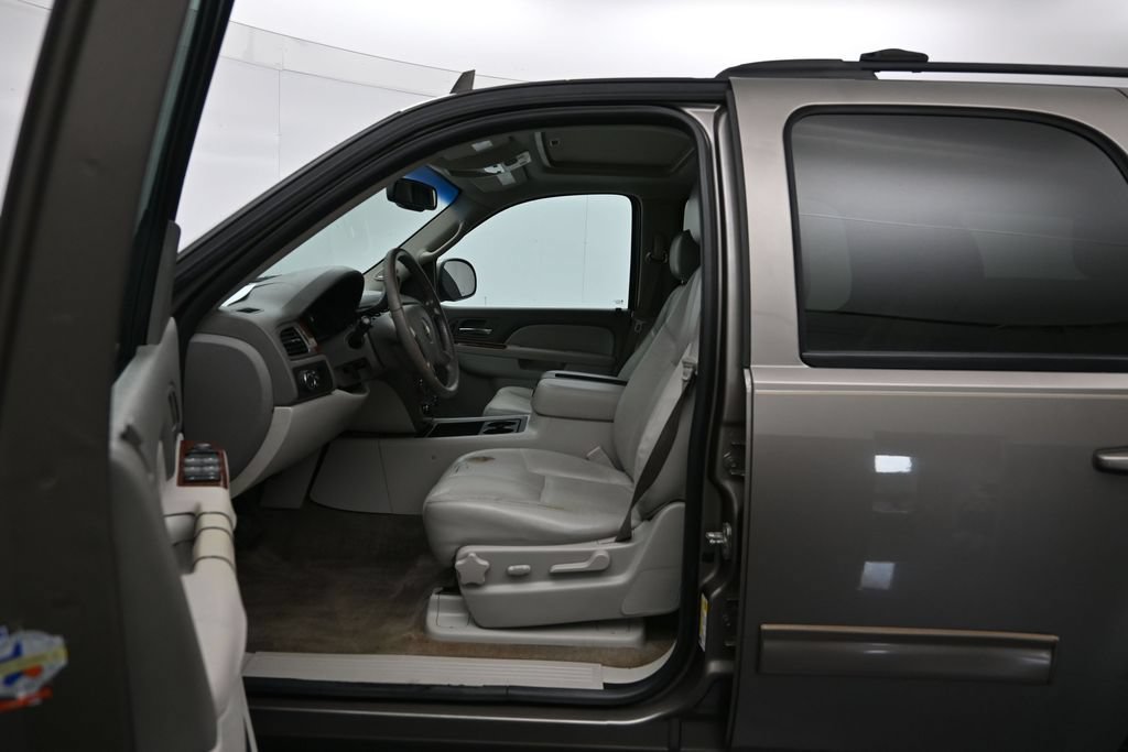 Used 2013 Chevrolet Tahoe LT RWD image 21