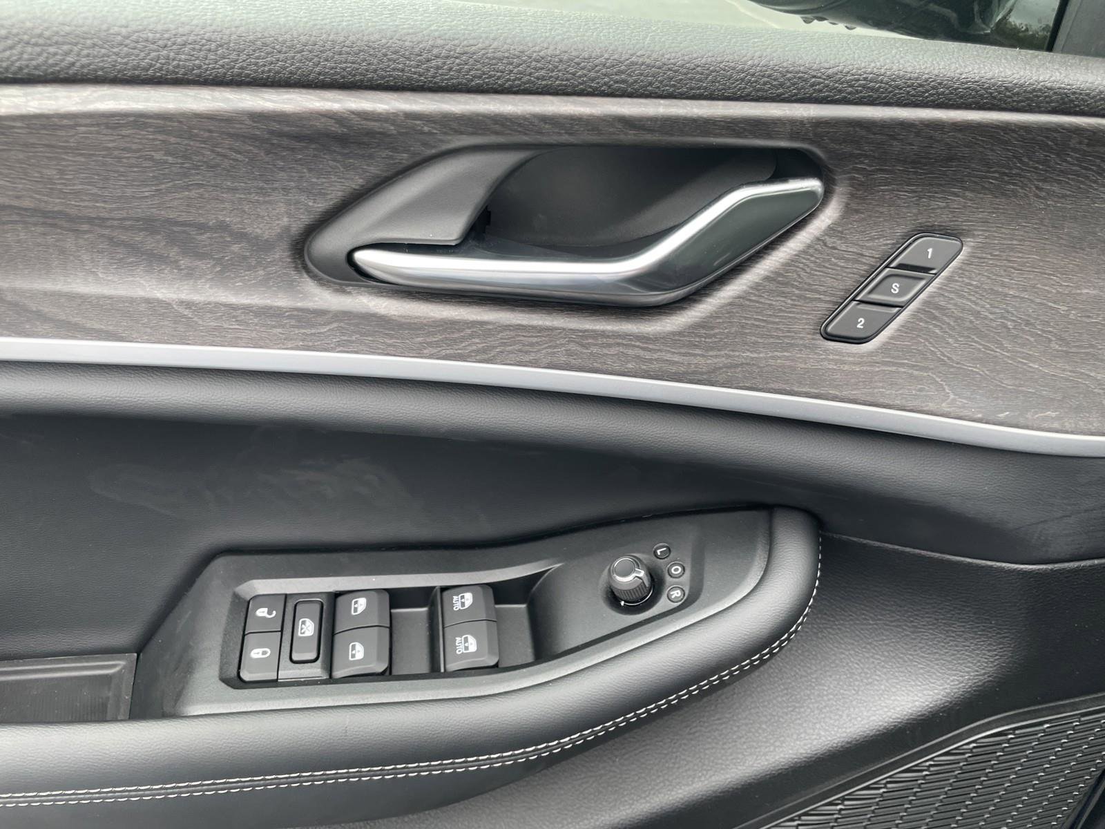 New 2025 Jeep Grand Cherokee Limited w/ Luxury Tech Group II image 26